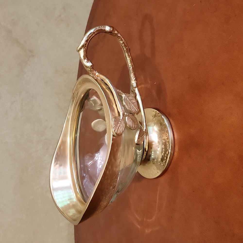 Gold gravy boat saucer